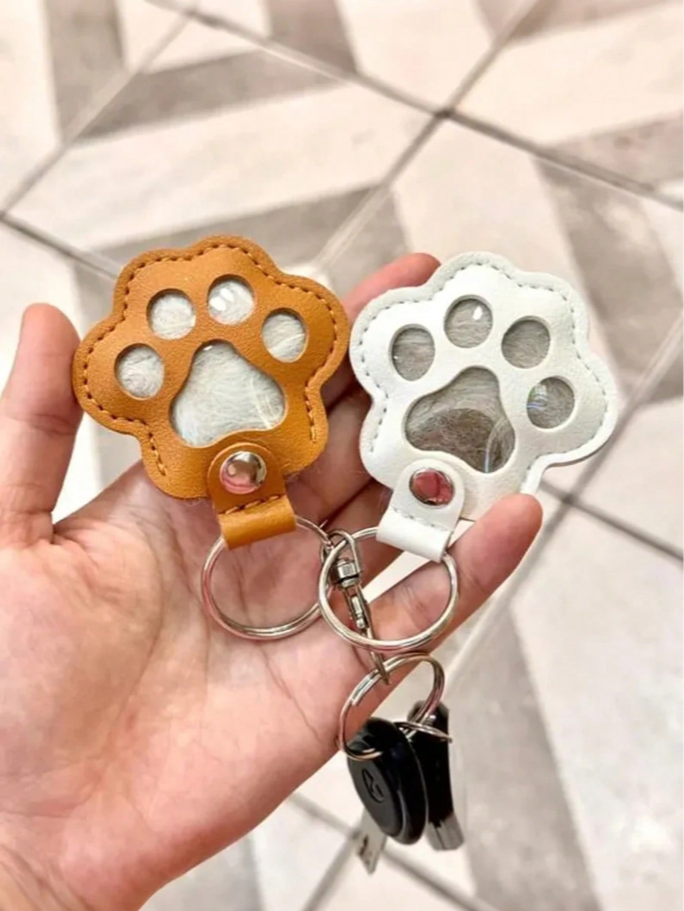 Custom PU Leather Pet Hair Keychain Keepsake Cat and Dog Hair Keychain Memorial Pet Hair Capsule Keychain Souvenir